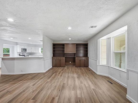 4th image of 6701 N Woodward Ave