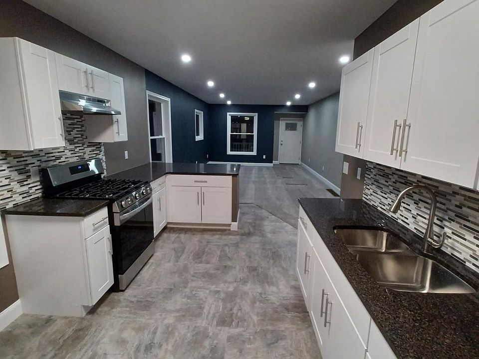 1st image of 18 Winegar Pl