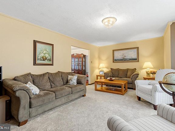 5th image of 814 Caledonia St