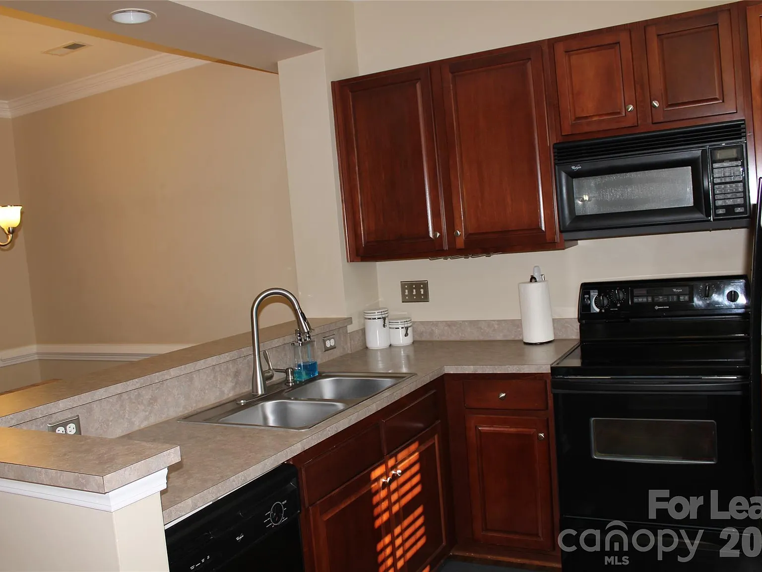 2 bed, 2.5 bath, 1146 sqft, $1,850 — Photo 3