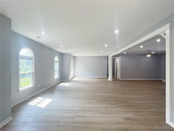 4th image of 9720 Sherwood Dr