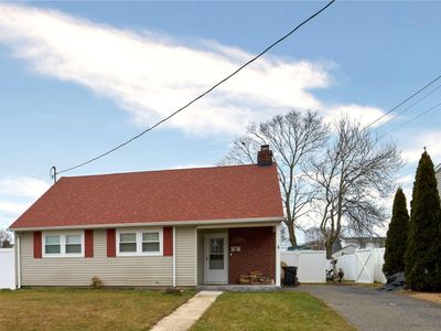 8 Mckinley Street, Copiague, NY, 11726