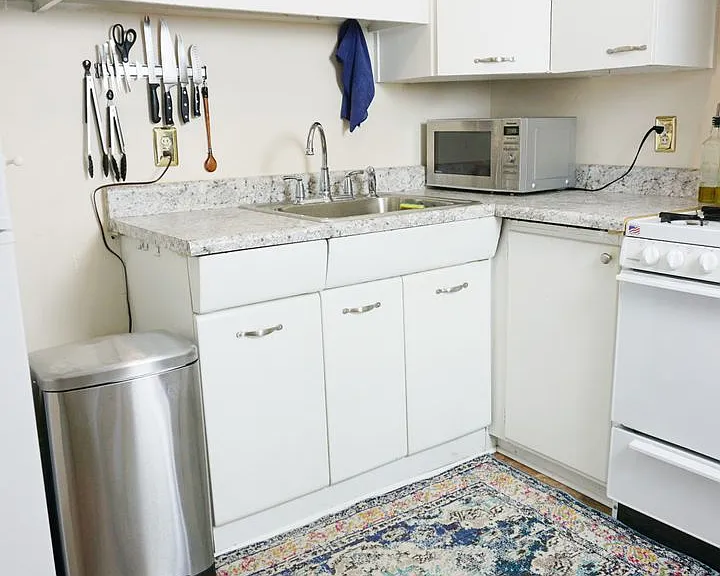 Castle Court Apartments - Midtown — Photo 48