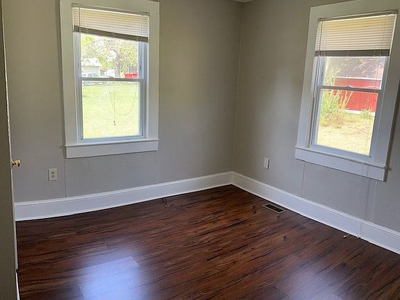 5th image of 18 Holcomb St