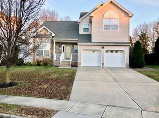 302 Galloping Ct, Marlton, NJ 08053