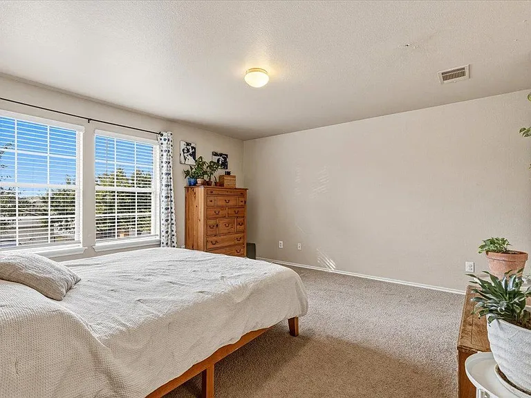 12705 Saint Mary Dr — Photo 17