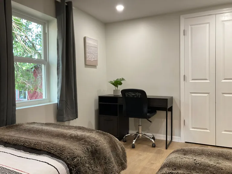 815 College St NW — Photo 12