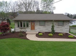 2 Nancy Dr, Jeannette, PA