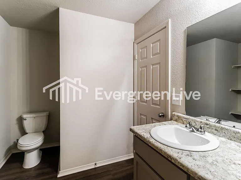 1088 Huntington Dr — Photo 8