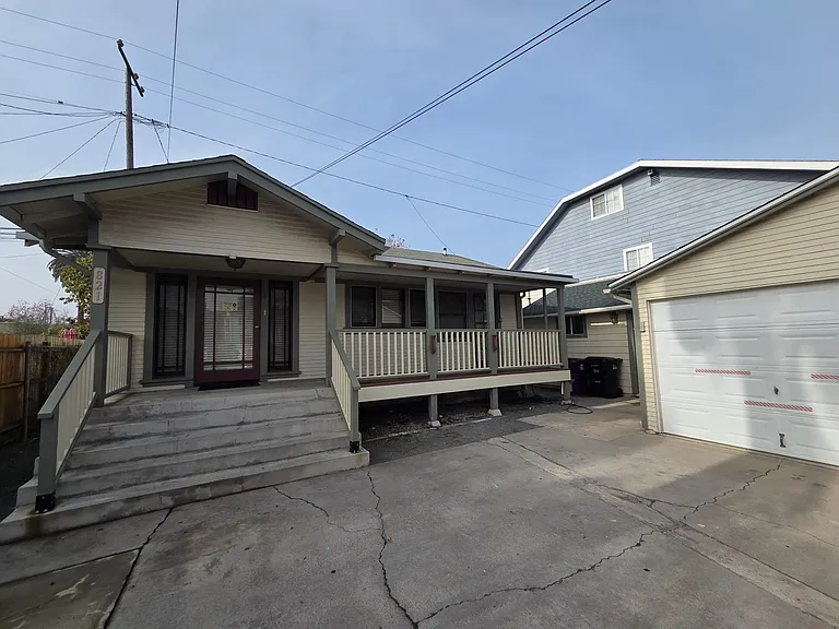 821 Raymond Ave — Photo 1