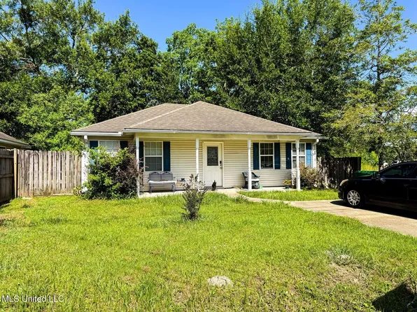 2709 N 12th St, Ocean Springs, MS 39564