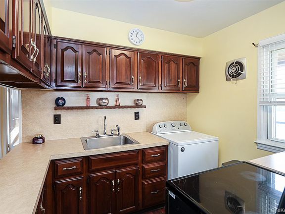 3rd image of 12 E Millpage Drive