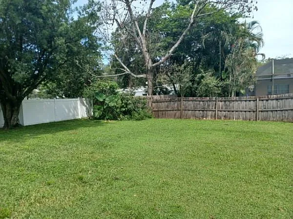 1637 Knollwood Cir — Photo 11