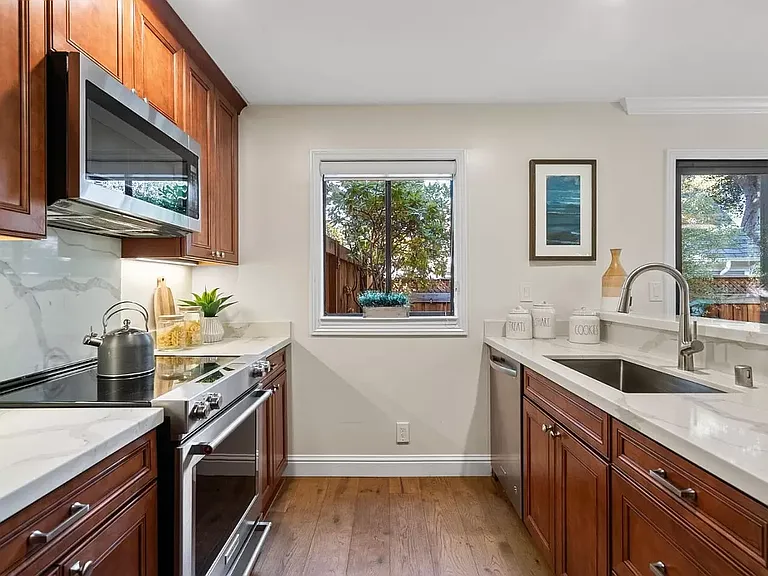 1337 Alma St — Photo 3