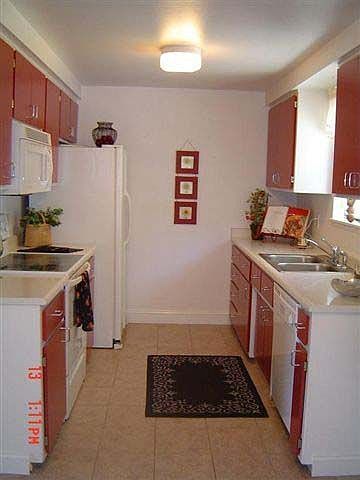 Kitchen w/newer appliances