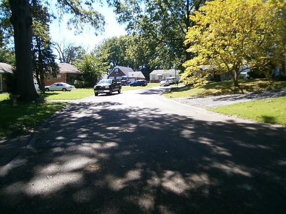 5th image of 8912 Hillview Ave