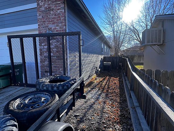 5th image of 1680 Ballard Ln