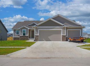 2402 NW 43rd St, Ankeny, IA 50023