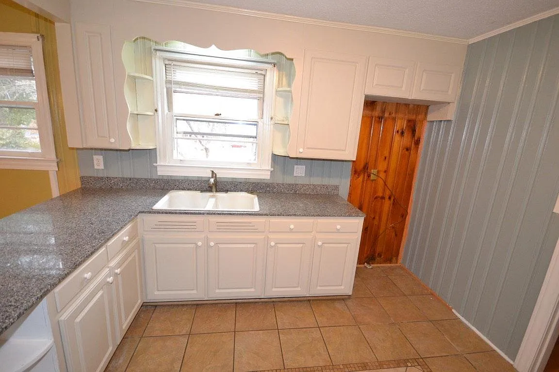 3 bed, 1.5 bath, 1500 sqft, $1,995 — Photo 3
