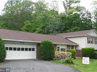 12138 Folkstone Dr, Herndon, VA 20171