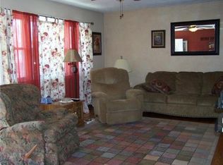 202 SW 19th St, Oak Grove, MO 64075