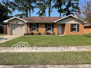 102 Barnsbury Ct, Raeford, NC 28376