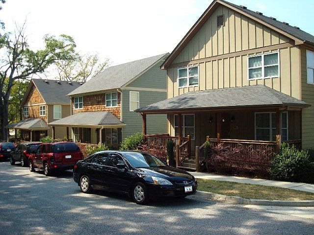 2nd image of 910 College Ave Unit E