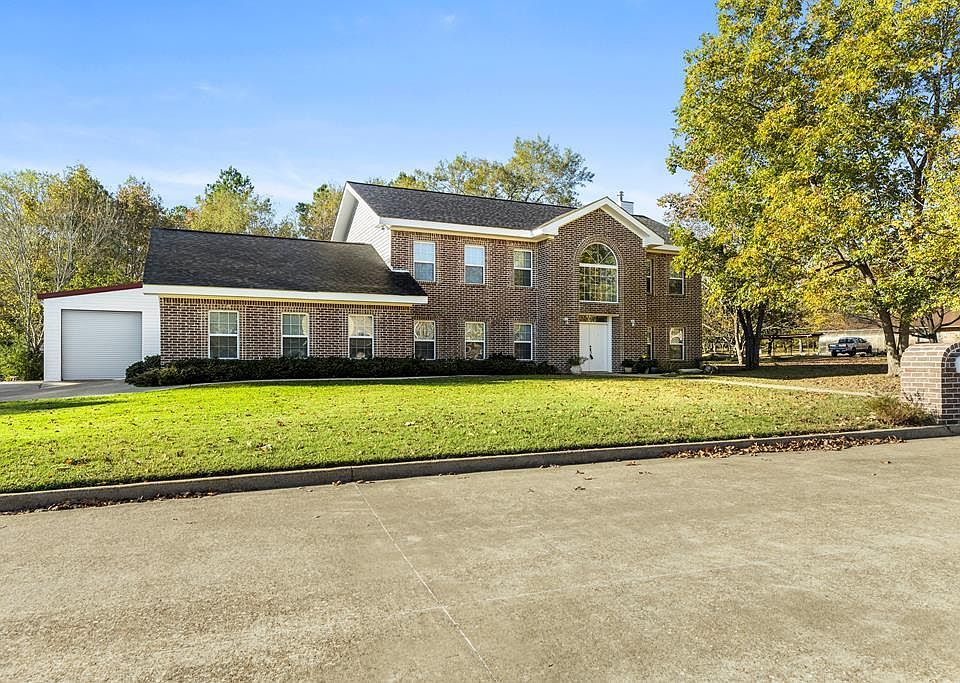 1st image of 104 Castle Court Dr