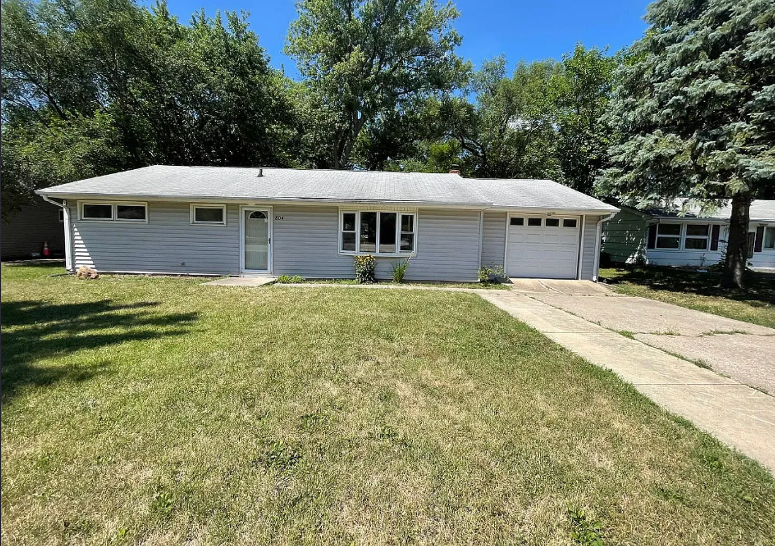 3BR Home Close to Campus with Washer/Dryer Provided, Back Deck, & Attached 1-Car Garage - No Appl... — Photo 1