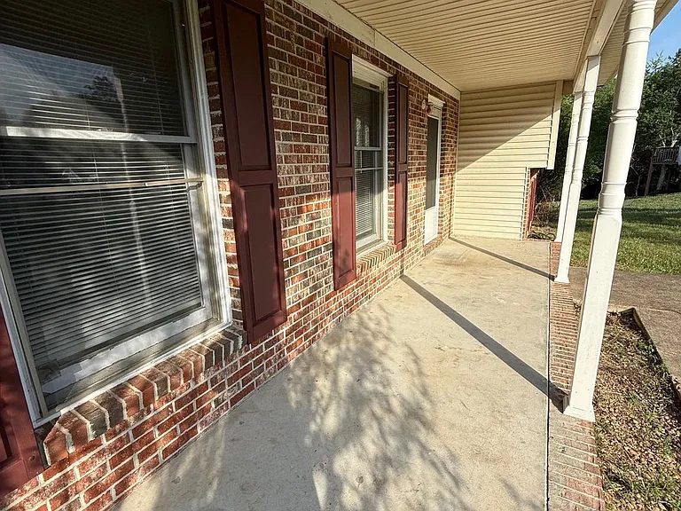 900 Dewberry Dr — Photo 2