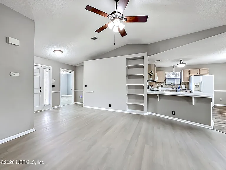 341 Hickory Hollow Dr N — Photo 4