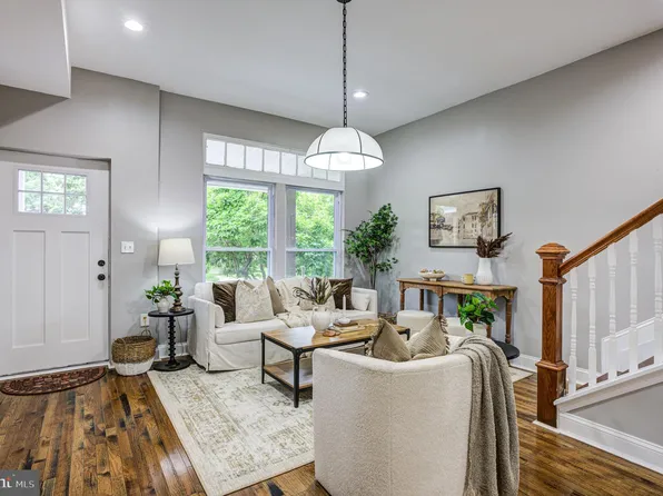 824 Brooks Ln, Baltimore, MD 21217