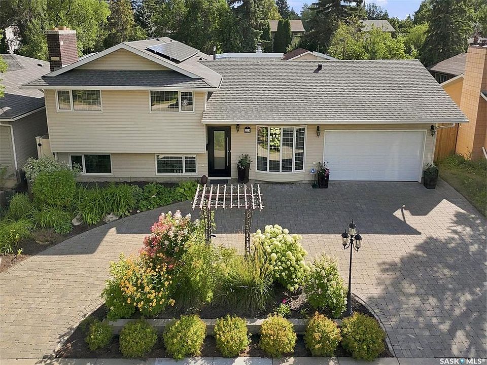 1st image of 273 Carleton DRIVE