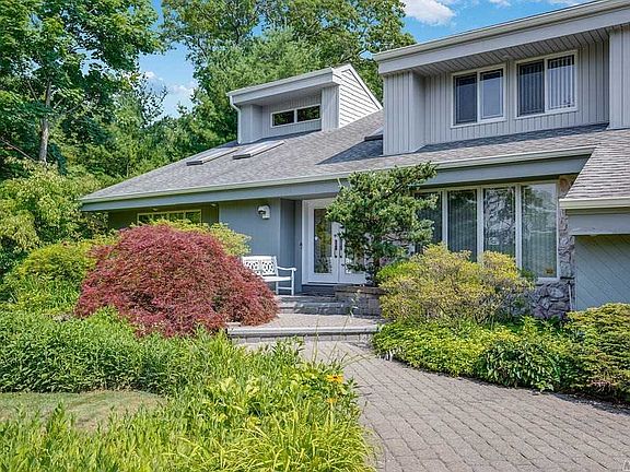 2nd image of 7 Scenic View Ct W