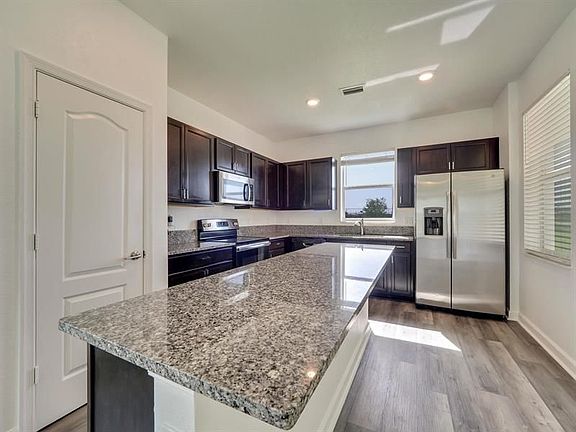 4th image of 7517 NW Farnsworth Cir