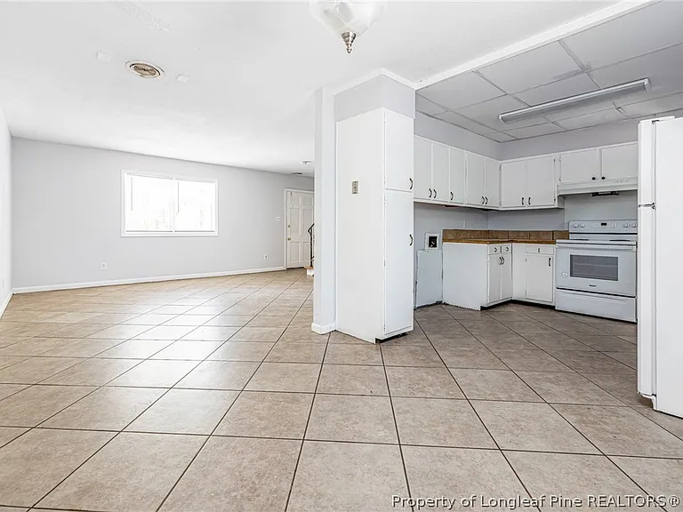 2328 Barrington Cir — Photo 16