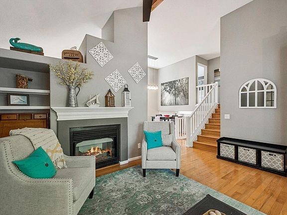 5th image of 562 Spruce Cir