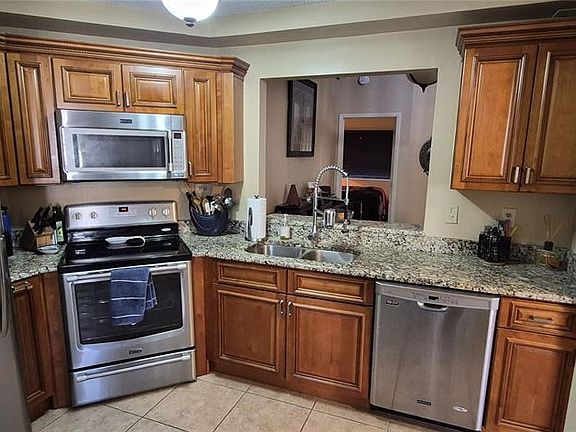 3rd image of 1997 Georgia Cir S