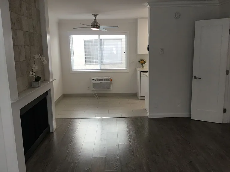 COMPLETELY REMODELED TOWNHOUSE FOR RENT — Photo 18