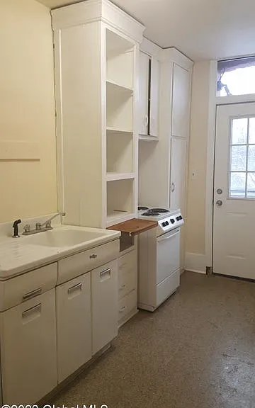 4 Irving Pl — Photo 3