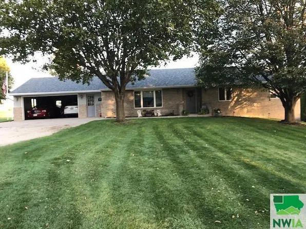 16704 Leland Dr, Le Mars, IA 51031