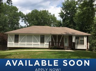 317 Oakhill Dr, Lansing, KS 66043