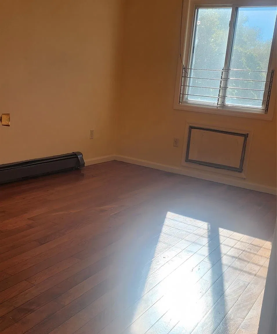 3 bed, 1.0 bath, 1100 sqft, $3,000 — Photo 2