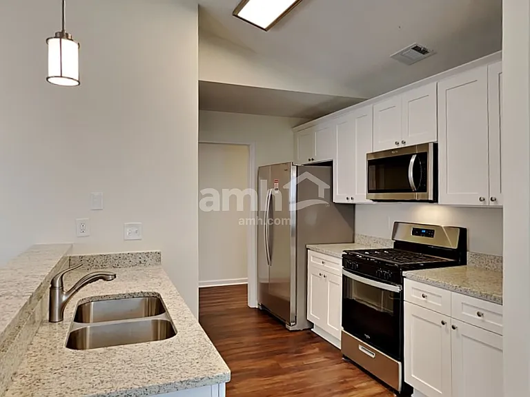 392 Rosemont Ct — Photo 3