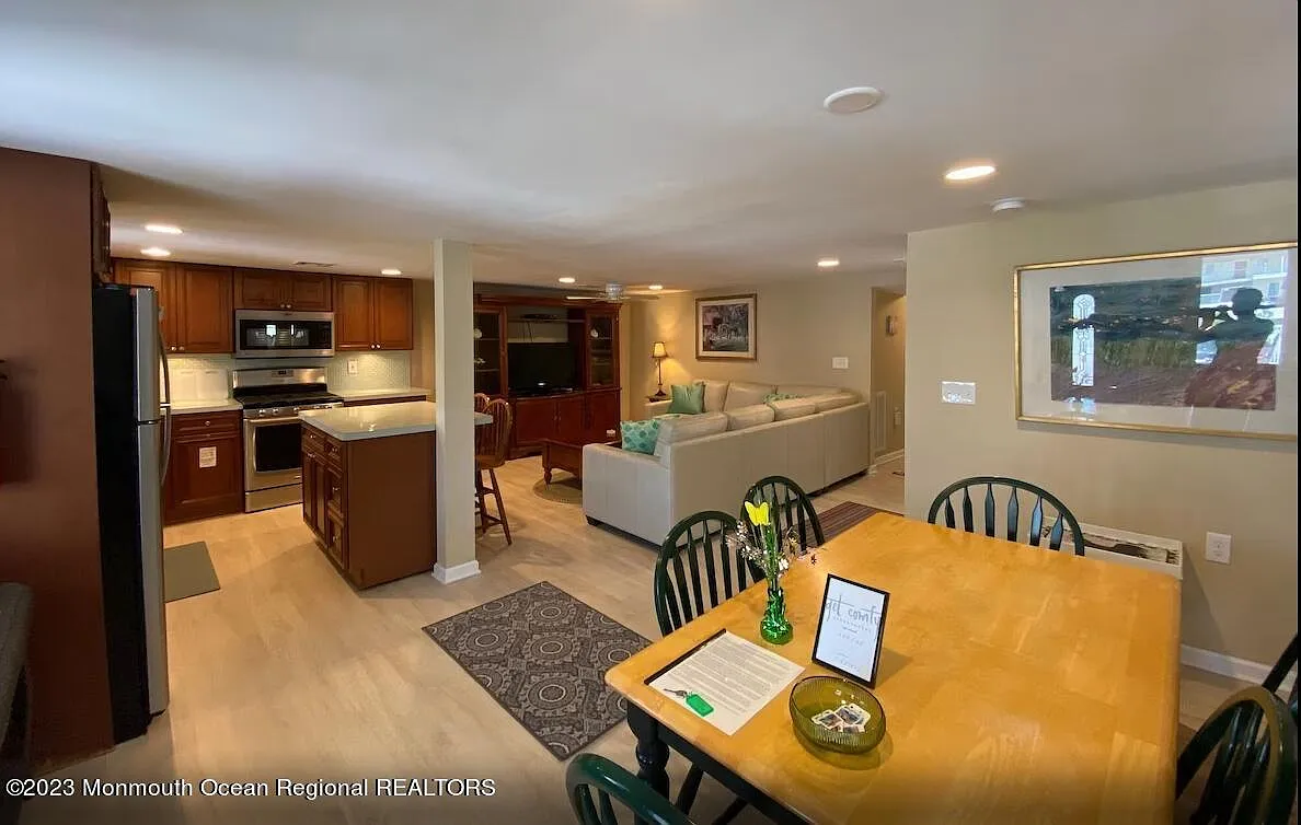 2 bed, 1.5 bath, 1050 sqft, $2,000 — Photo 4