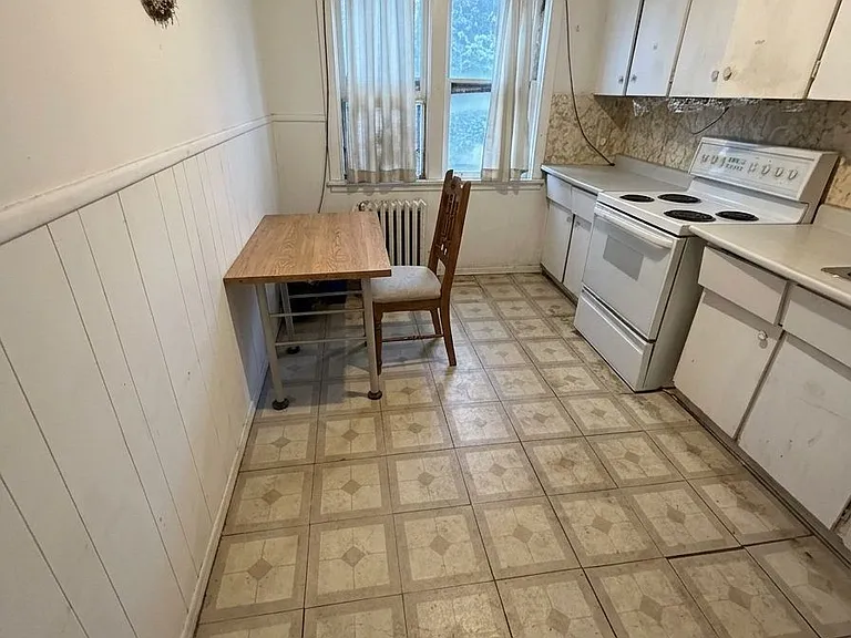 3287 Lake Shore Blvd W #1 — Photo 3