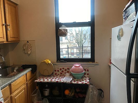 2nd image of 186 Stanhope St Floor 2