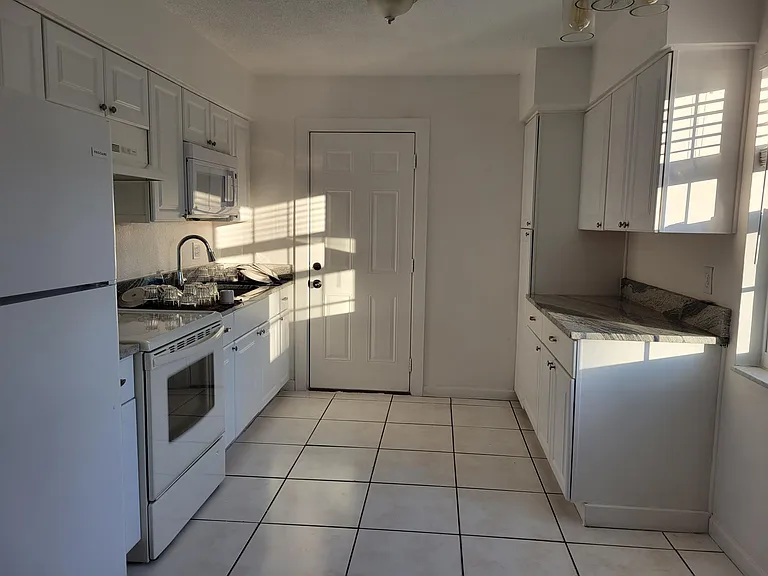 1258 Franklin St #1 — Photo 7