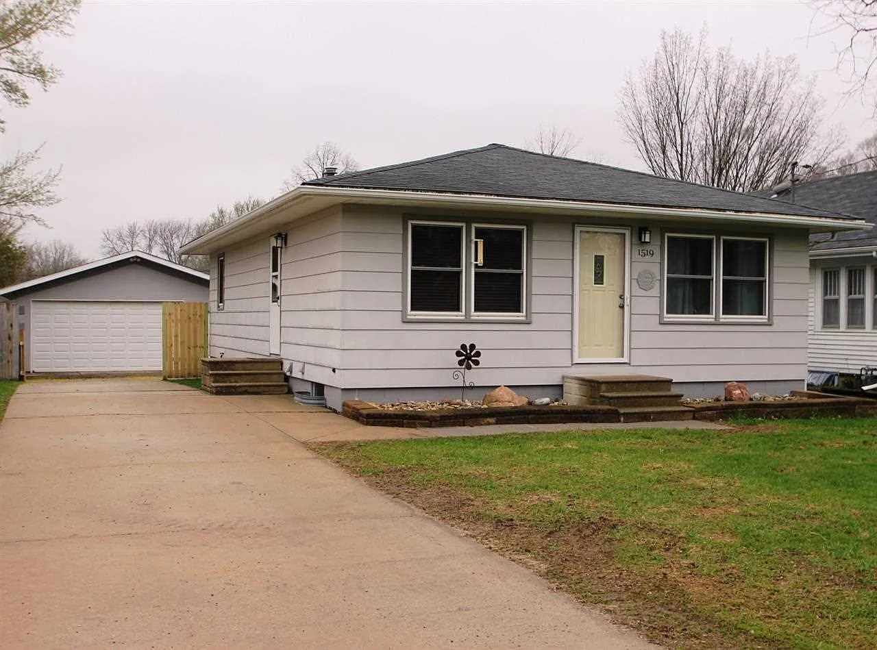 1519 Huntington Rd photo 1