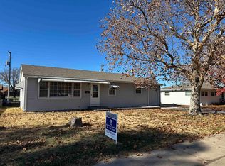 1815 Cottonwood Ln, Great Bend, KS 67530